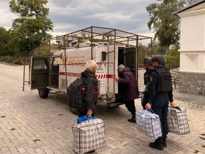 Рятувальники групи «Фенікс» евакуювали жителів Святогірська та Краматорська в безпечне місце