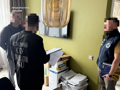 Посадовці транспортного підприємства організували схему фіктивного працевлаштування заради бронювання