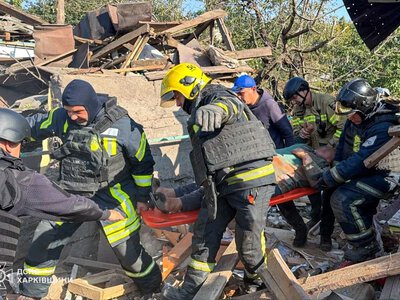 Жінку врятували з-під завалів зруйнованого будинку після удару РФ по Чугуєву