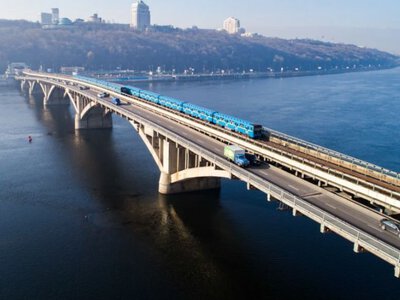 Години в заторах: у напрямку одного з мостів Києва перекрили рух, - ФОТО