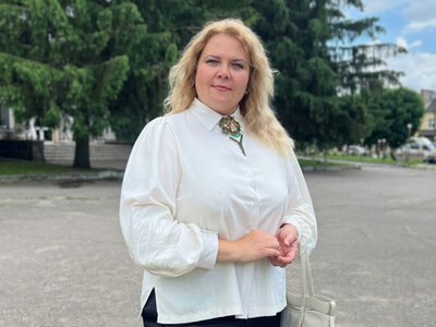 Волонтерку з Гайсина Наталію Костюк відзначили нагрудним знаком «Золоте серце»