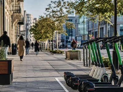 У Польщі планують завершувати оренду самокатів лише у визначених зонах — RMF24