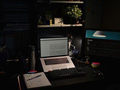 Apple випустить MacBook Pro із сенсорним OLED-екраном вже наступного місяця