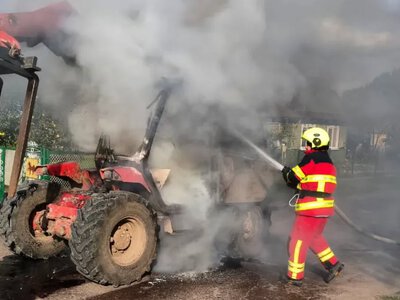 У селі Нужель горів навантажувач
