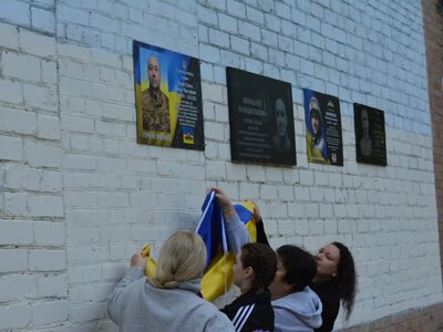 У Дібрівській гімназії встановили меморіальну дошку на честь Миколи Буєвича-Сисоєва