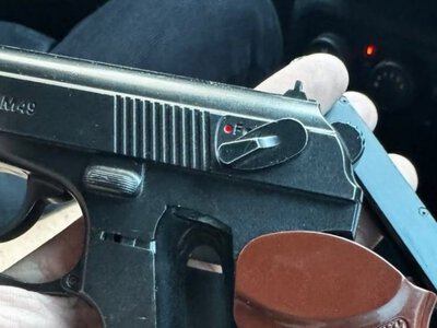 У центрі Львова двоє чоловіків побили перехожого та погрожували йому пістолетом