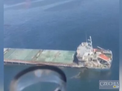 Біля Румунії затонуло судно з українським зерном: Зеленський заявив про удар двох російських дронів