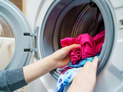 Видалить плями й освіжить речі: як використати оцет для прання