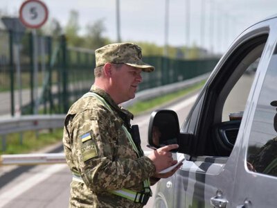 Борги не завжди закривають виїзд за кордон: коли потрібне рішення суду