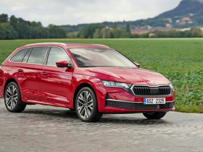 Повногібридна Škoda Octavia: заряджання виключно на ходу з витратою лише 4,3 л/100 км