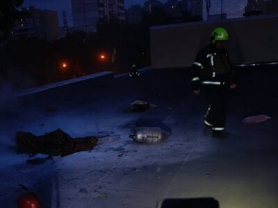 Вибухова загроза на даху навчального закладу Києва: що знайшли рятувальники, - ФОТО