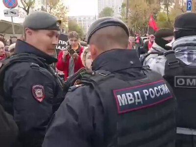 Геть царя: У Москві затримали десятки людей на мітингу комуністів