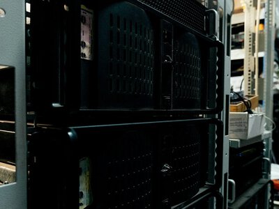 Ще один великий дата-центр Києва припиняє роботу після атаки РФ