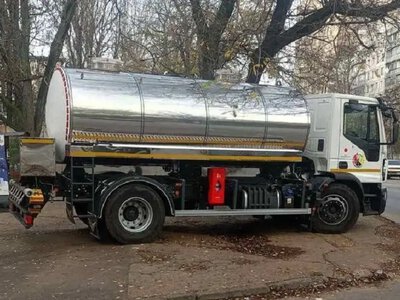 Частина Одеси майже на добу залишилася без води: де можна набрати воду