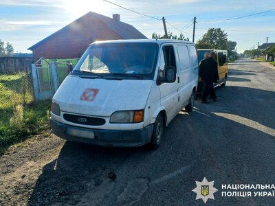 У Рокитному чоловік викрав незамкнений бус із ключами в замку