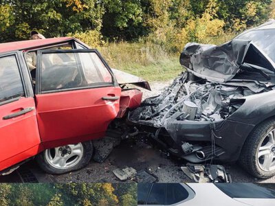 На Рівненщині водій ВАЗ виїхав на зустрічну смугу та зіткнувся з двома авто