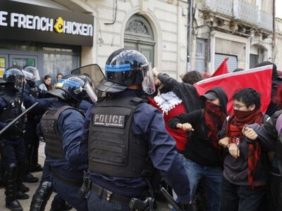 До протестів учнів у Франції приєдналися батьки та представники профспілок. Сьогодні очікують 200 тис. мітингарів