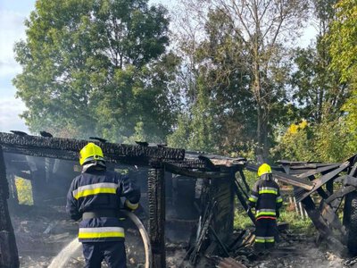 У Старому Корці рятувальники загасили пожежу в господарській будівлі
