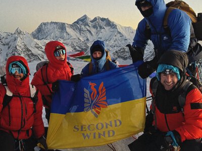 Двоє ветеранів з ампутаціями піднялися на Mera Peak у Непалі