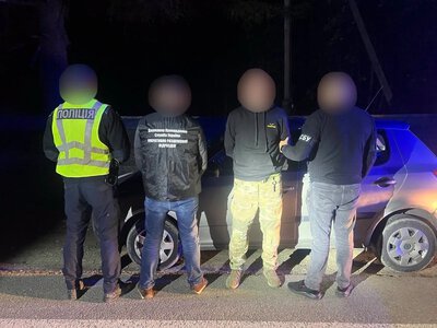 18 тисяч доларів за незаконний виїзд за кордон: в Ужгороді затримали організатора схеми