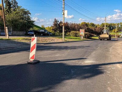 На Замковому узвозі в Черкасах уже уклали нижній шар нового дорожнього покриття