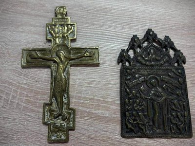 Ханукальні дзиги, ікона та напрестольний хрест: Київські митники завадили вивозу за кордон цінних реліквій