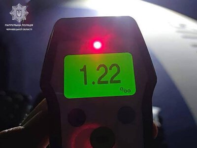 У Чернівцях патрульні зупинили 21-річного нетверезого водія, позбавленого права керування