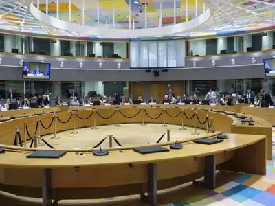 ЄС виключить з-під санкцій ще двох олігархів