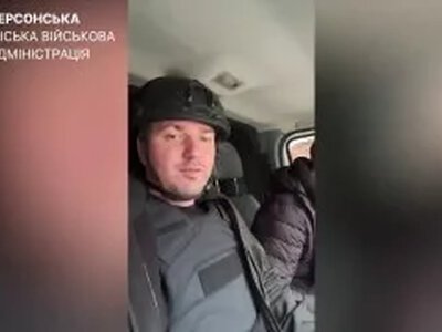 Евакуація з Дніпровського району Херсона: жінку з песиком доставили у безпечне місце