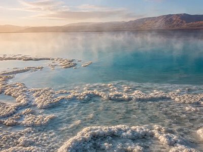 Модель показала, як падіння рівня води додатково нагріває Мертве море — ScienceAlert