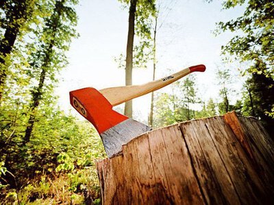 У Ковелі чоловік узяв сокиру з вітрини гіпермаркету і поранив трьох людей