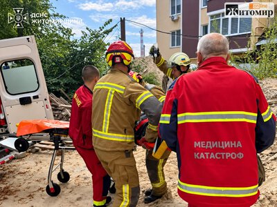 У Житомирі 17-річний підліток упав у шахту ліфта: рятувальники дістали його у напівсвідомому стані