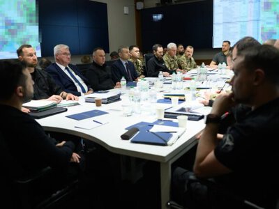 Зеленський провів Ставку: визначили завдання щодо РЕБ, санкцій і далекобійних дронів