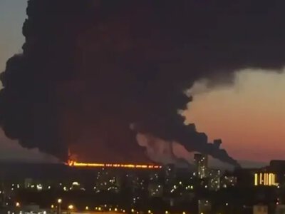Біля берегів російського Сочі палає танкер: місто накрила хмара чорного диму (відео)