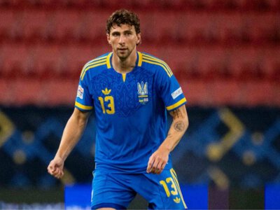 Забарному дісталося від легенди збірної України