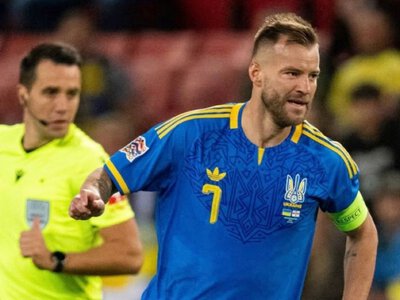 Ярмоленко та інші гравці Динамо й Шахтаря не уникнули розмови з фанами після поразки України (ВІДЕО)
