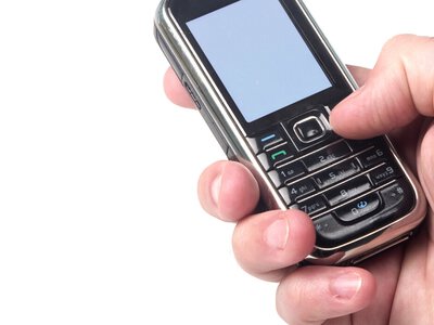 Підготовка до блекаутів: українці купують кнопкові телефони за 600 грн