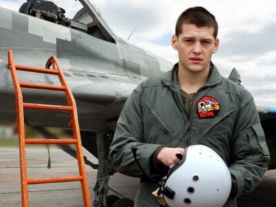 Президент присвоїв звання Героя України загиблому пілоту Марату Мамбетову