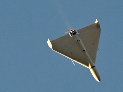 У Сумах ворожий дрон атакував цивільних поблизу торгового центру: загинула людина
