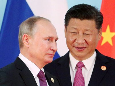 Сі Цзіньпін надіслав кремлівському диктатору Путіну привітання з днем народження