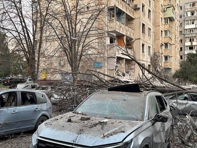 Понівечені будинки та авто: що відомо про наслідки атаки на Кременчук (оновлюється)