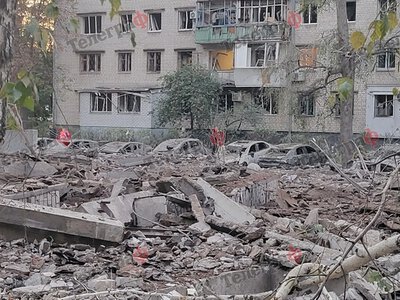 Пошкоджені будинки після ракетної атаки: фоторепортаж із Кременчука