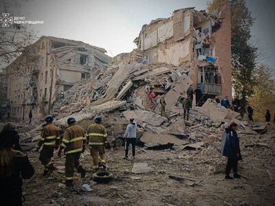 Російська ракета влучила в житловий будинок у Прилуках: щонайменше двоє загиблих, є поранені (ФОТО)