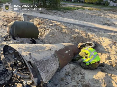 Балістика не здетонувала: у Києві посеред будинків виявили ракету