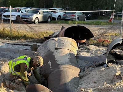 У Києві серед житлових будинків знайшли нерозірвану балістичну ракету