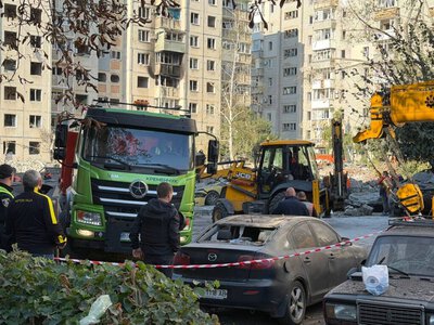Уже 19 поранених, пошкоджено 430 квартир – наслідки російського удару по Кременчуку