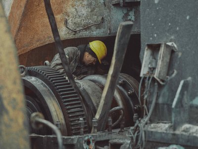 Вводять погодинні відключення світла: яка ситуація в Україні