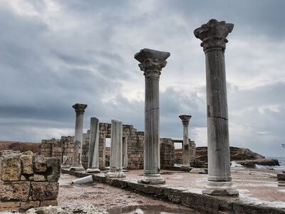 ГУР розсекретило особи п'ятьох учасників незаконних розкопок у Криму та перелік 14 викрадених артефактів