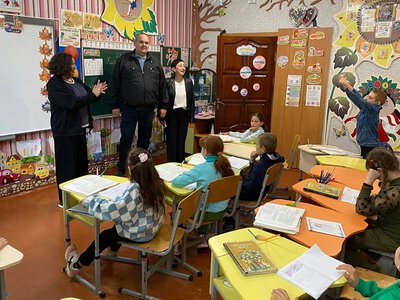 Турбота у простих речах: начальник Вознесенської РВА Олександр Кукуруза відвідав вихованців спецшколи та мешканців геріатричного пансіонату