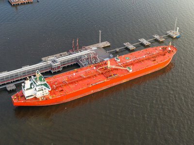 Нафта дорожчає через нові атаки Ірану в Ормузькій протоці